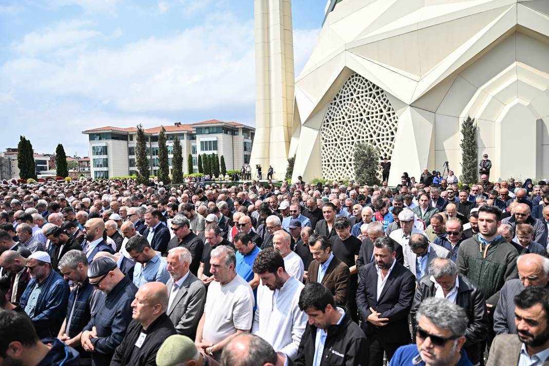 Süleyman Soylu ile İmamoğlu Mehmet Ali Yılmaz'ın cenazesinde aynı karede. İşte Soylu'nun hali 14